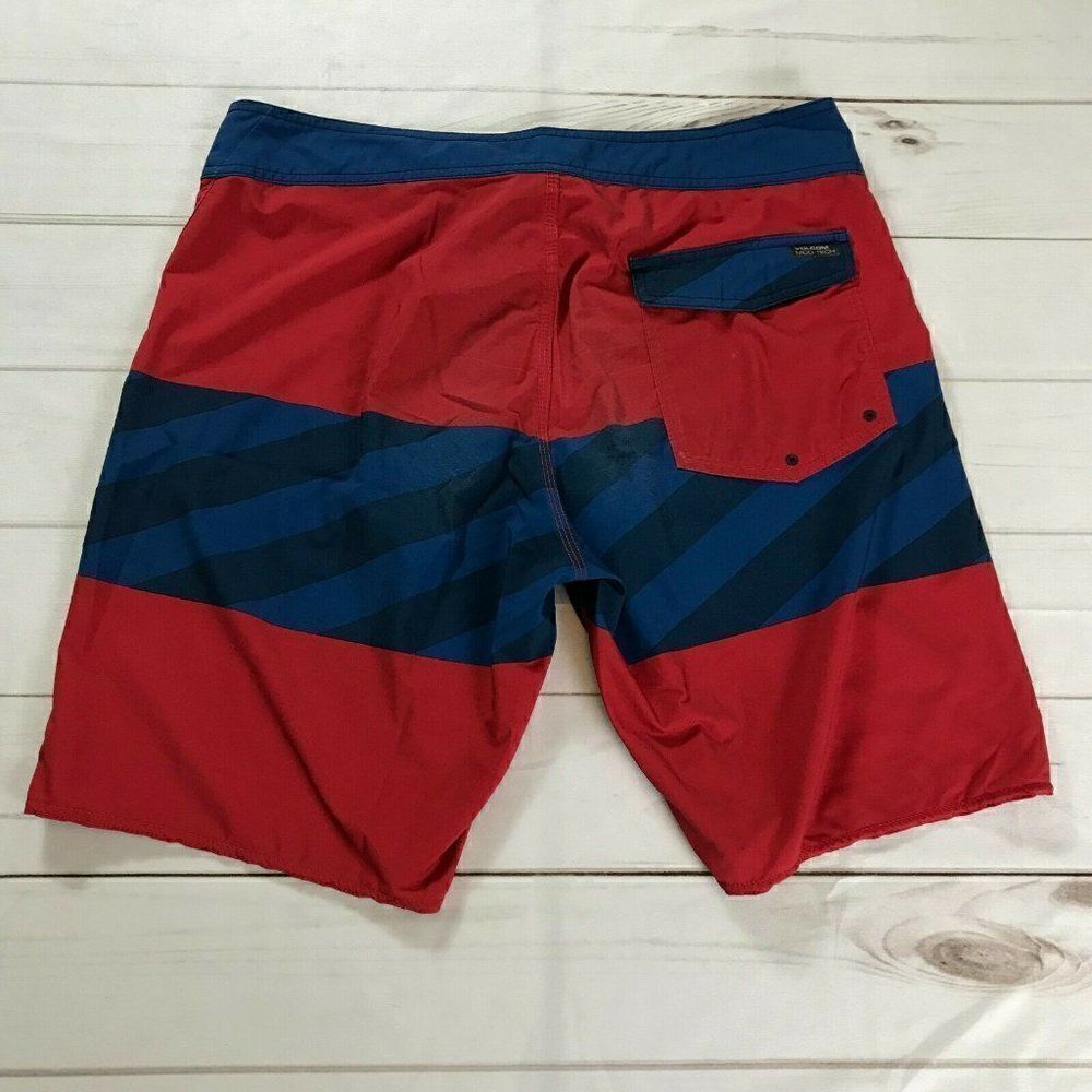 Volcom Mens Mod Tech Red Blue Board Shorts Size 36 - Picture 3 of 10